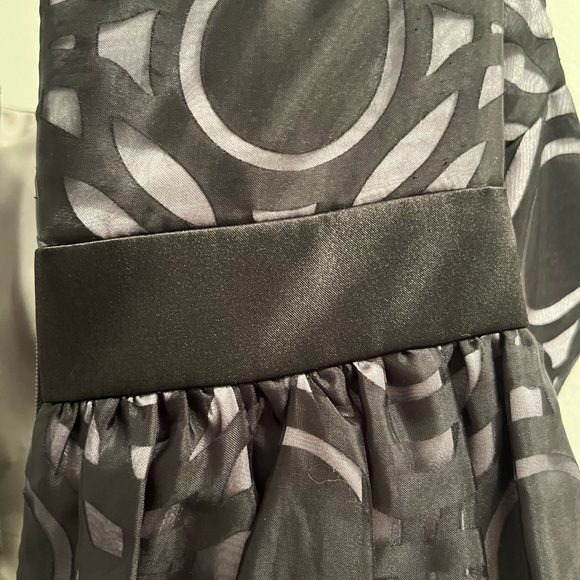 Strapless Black and Silver Cocktail Dress size 6 - Picture 10 of 12